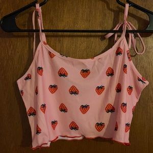 SHEIN:Cropped Strawberry Tank Top